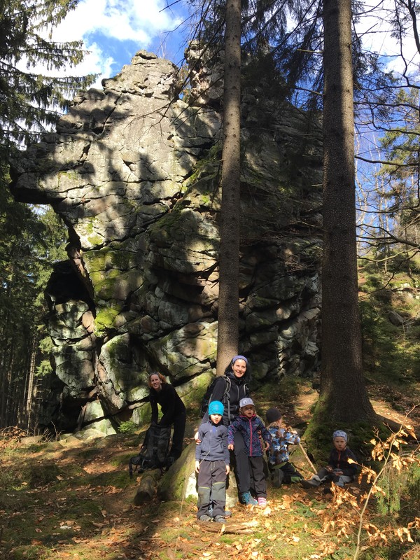 Naše družstvo, za náma skála, která se dnes bránila zuby nehty