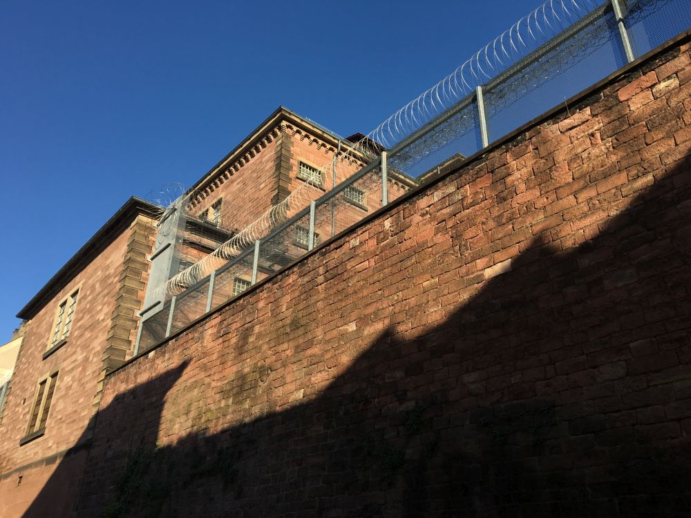 kolem vězení (asi)