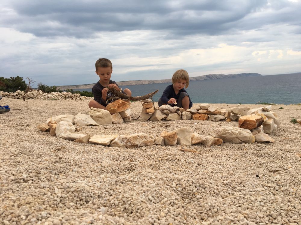 Kdo si hraje nezlobí