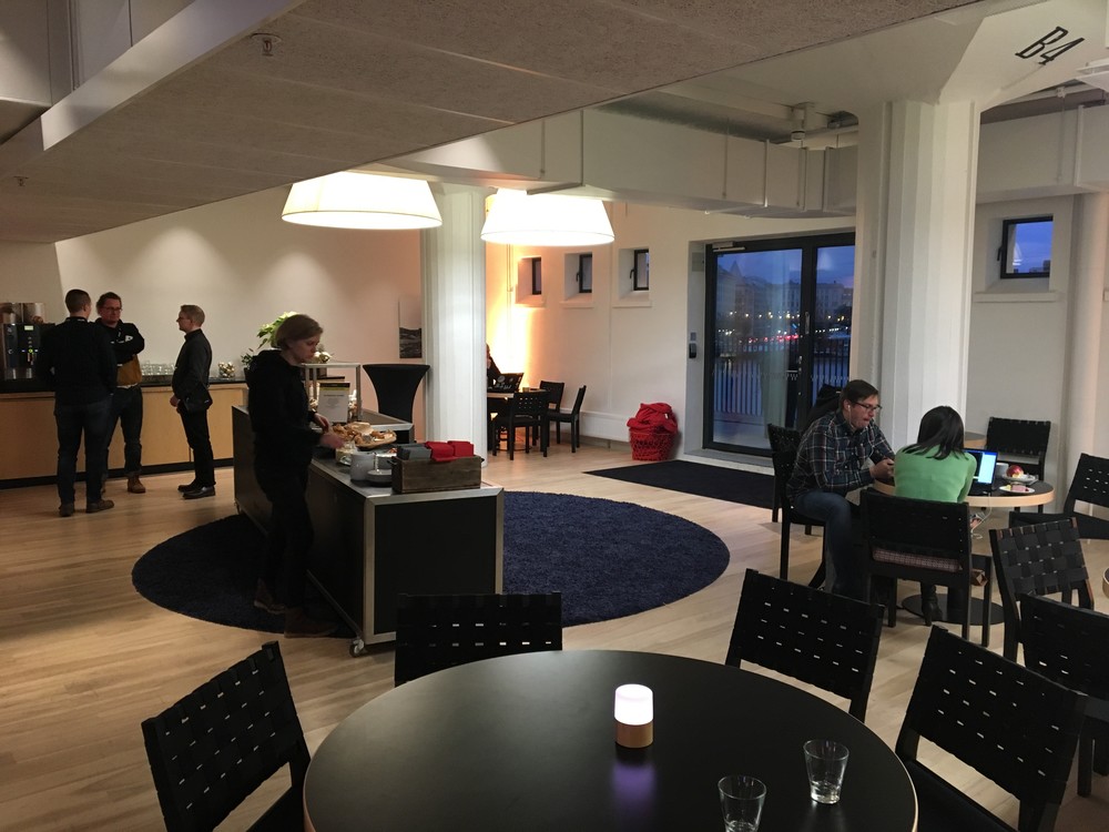 Jídla všude plno, dobré místo vybrali