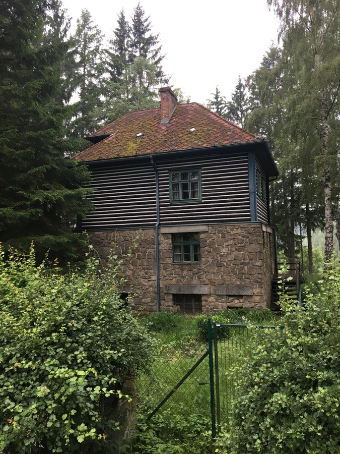 Zajímavý domek pod Palicema