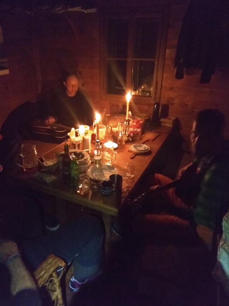 První večer hrajeme s Peťou a Tomem