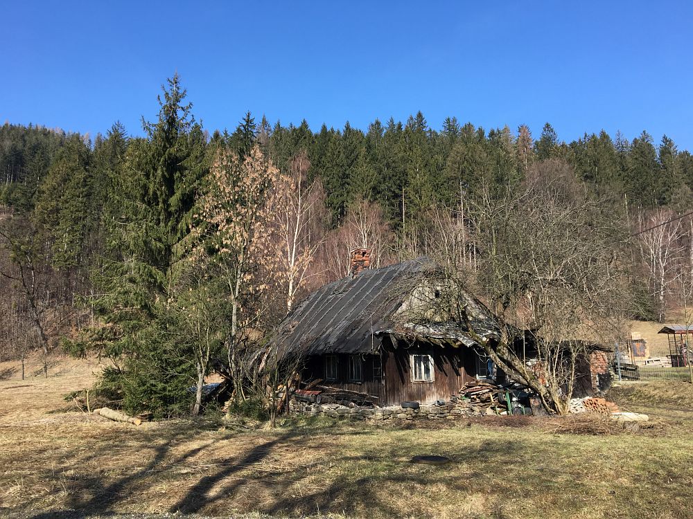 Chaloupka cestou do Nýdku