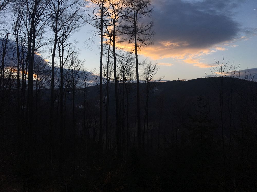 Druhá vyjížďka - traverz Ostrého s výhledy na Javorový, kde jsem byl předešlý den