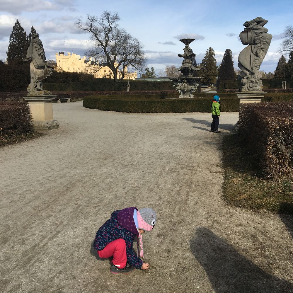 Vstupujeme naší oblíbenou boční brankou