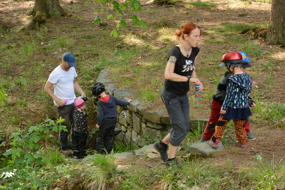 Všichni se museli jít napít