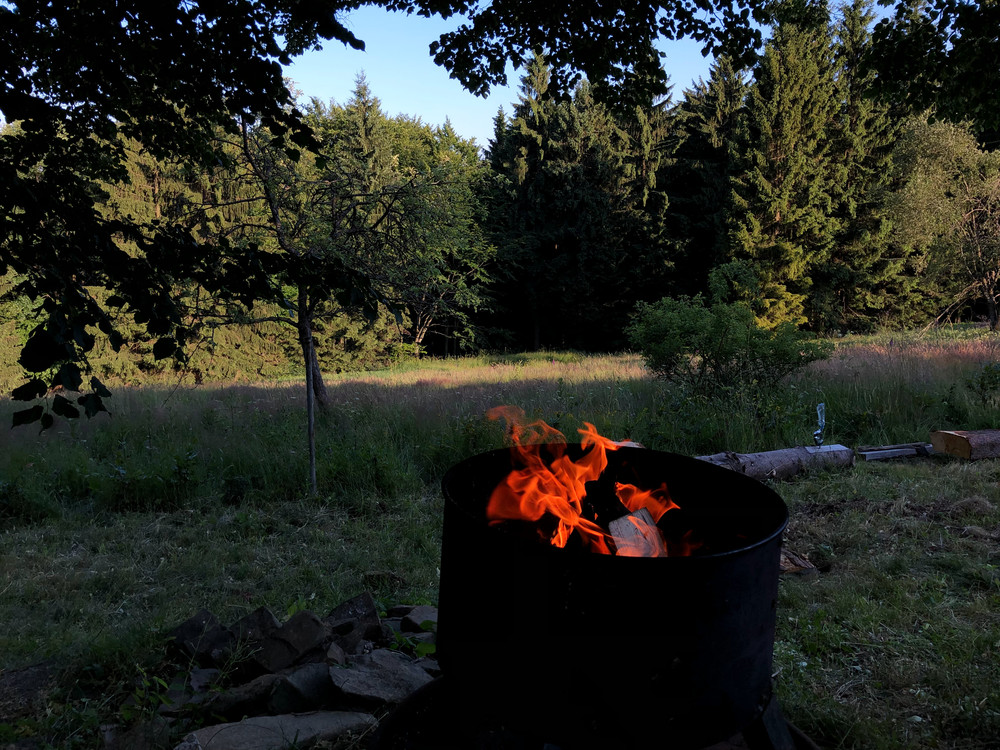 Chystáme oheň na špekáčky