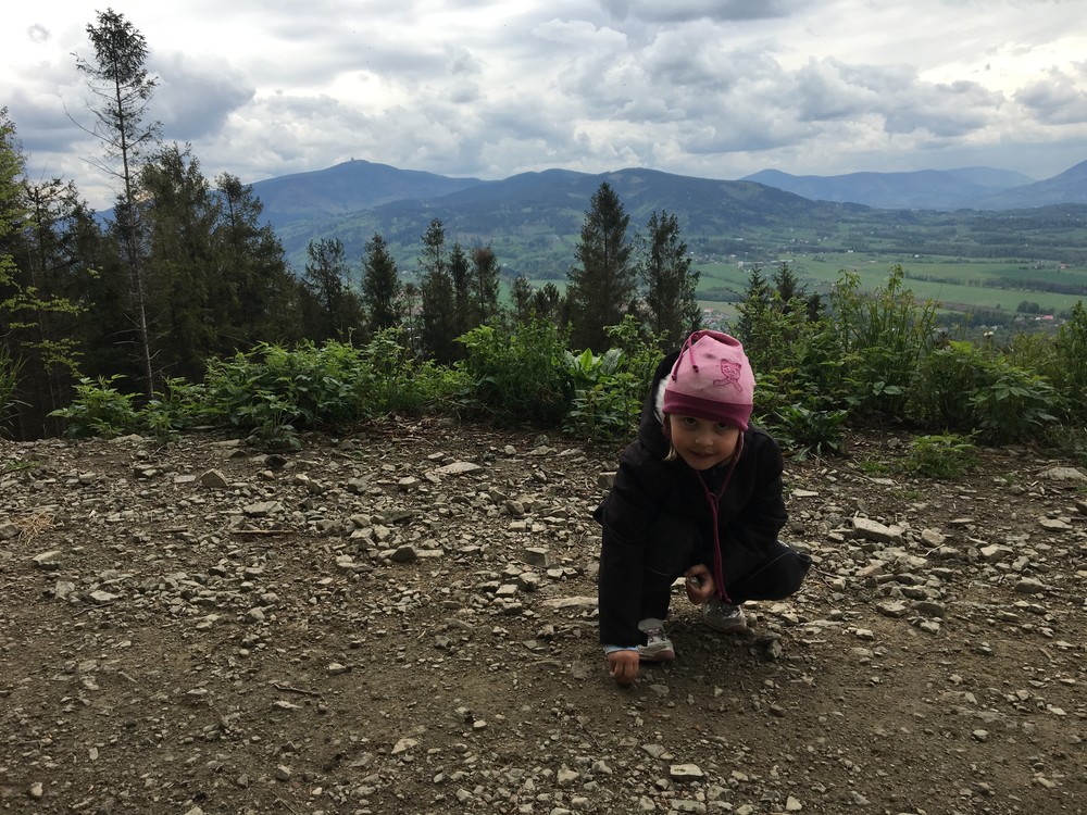 Vpředu Adélka, vzadu Lysá hora