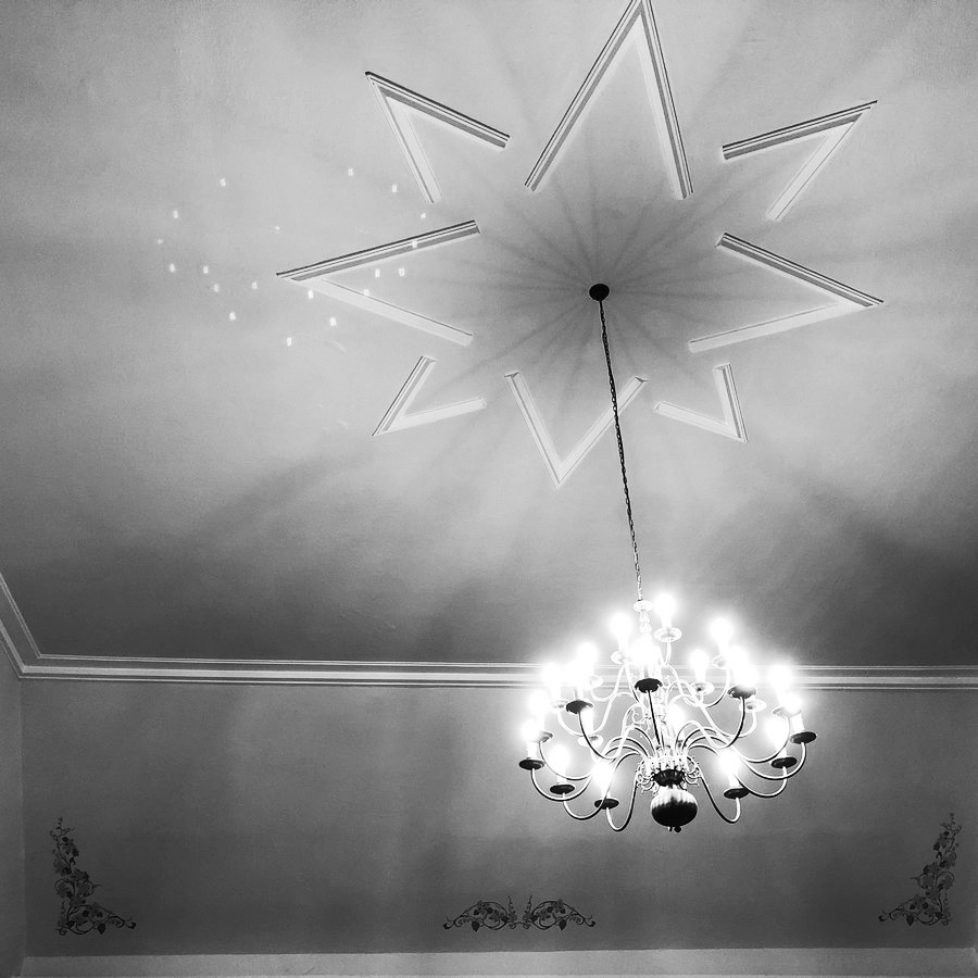 A nad registračníky