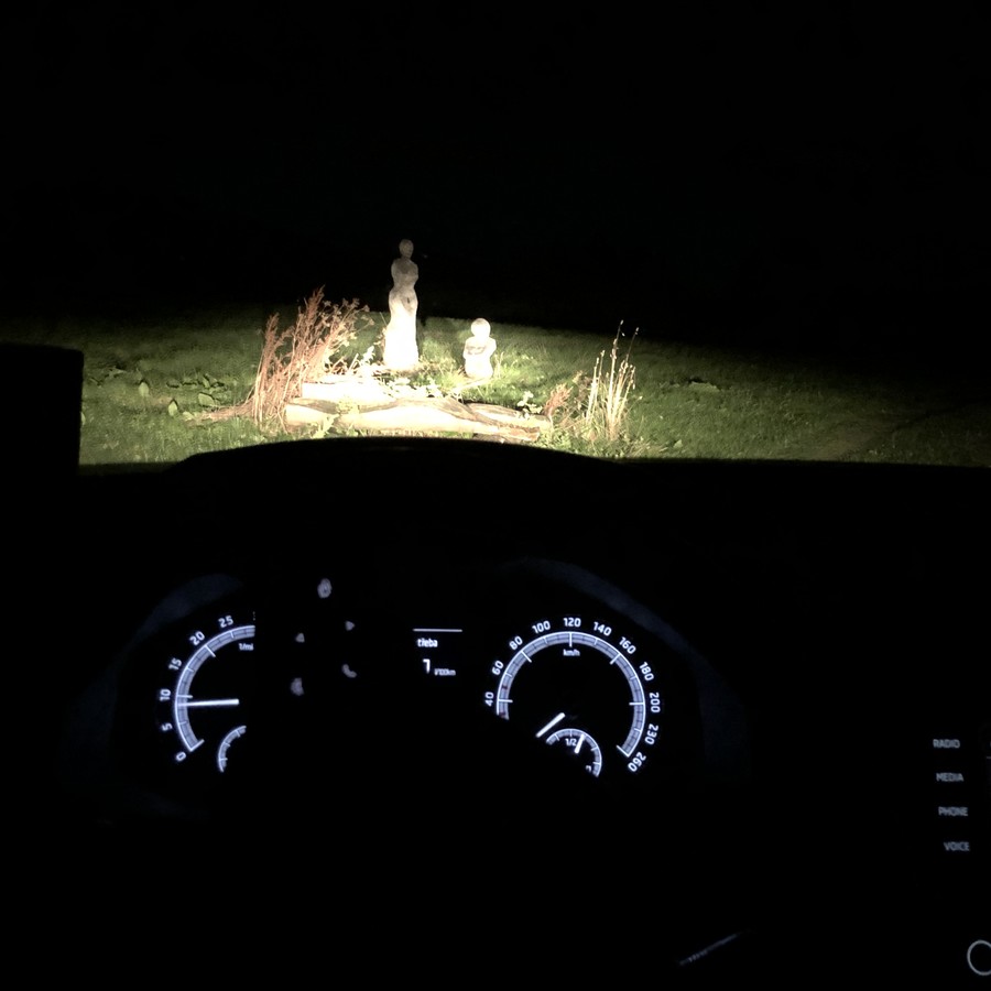 Hraničky autem v noci, trošku ostuda, ale pro jednou