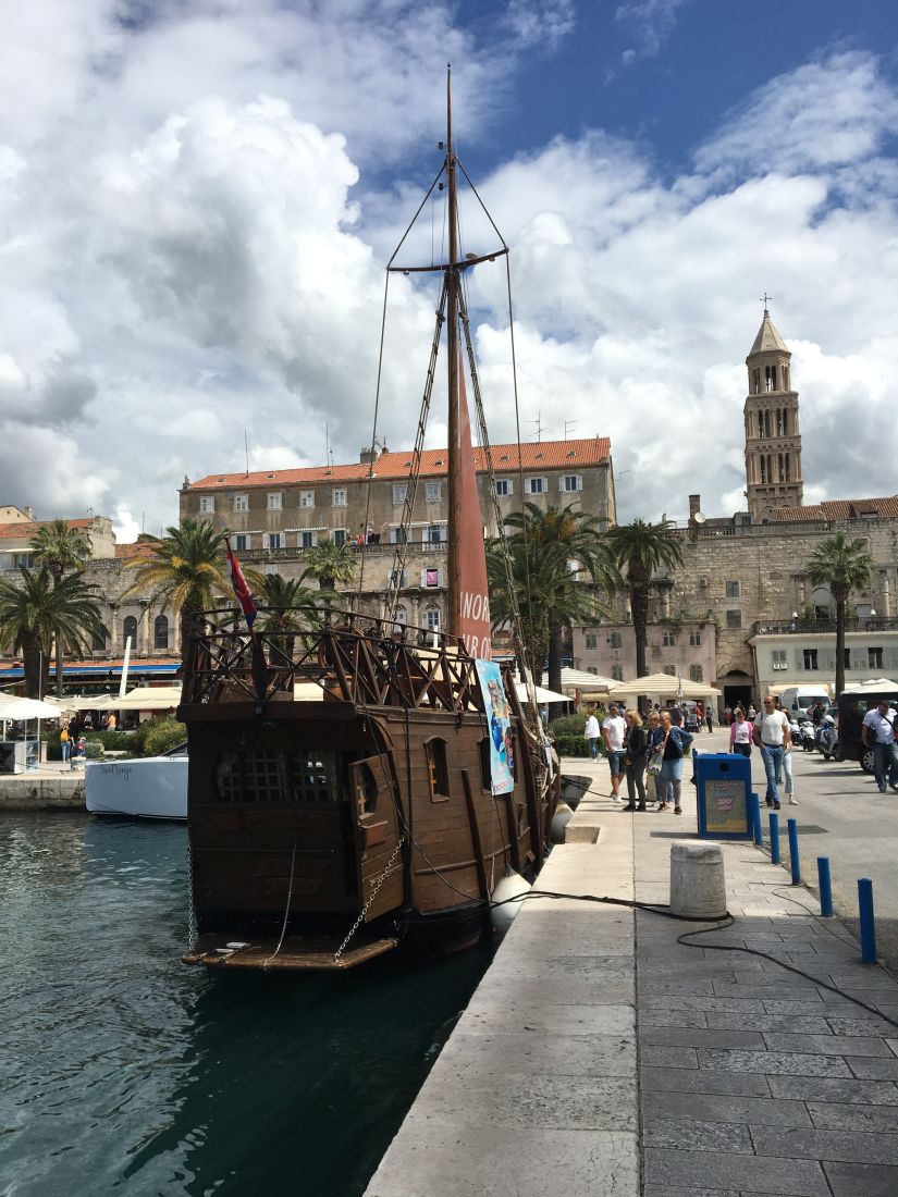 Koráb v přístavišti