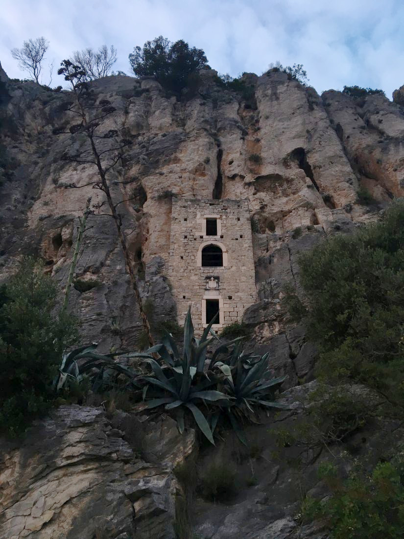 Na skalách pod Telegrinem se i leze, našli jsme spoustu jištění