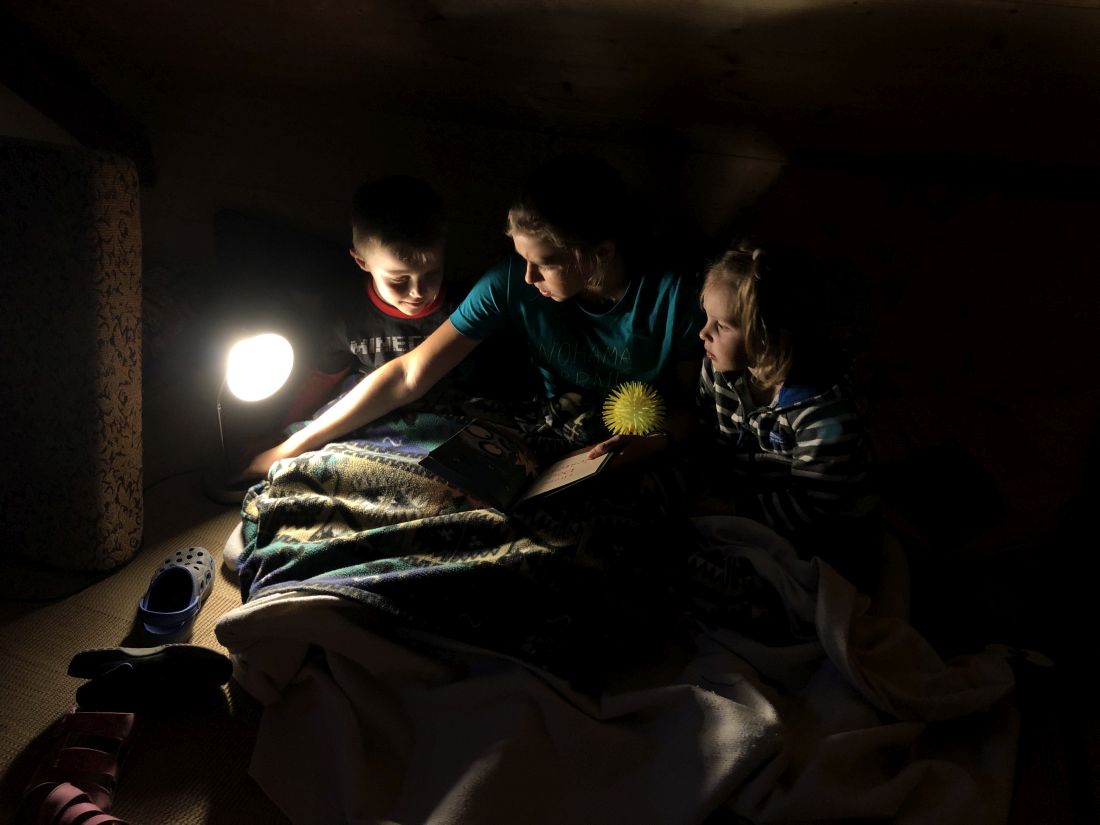 Čtení o zombících v podrkoví 