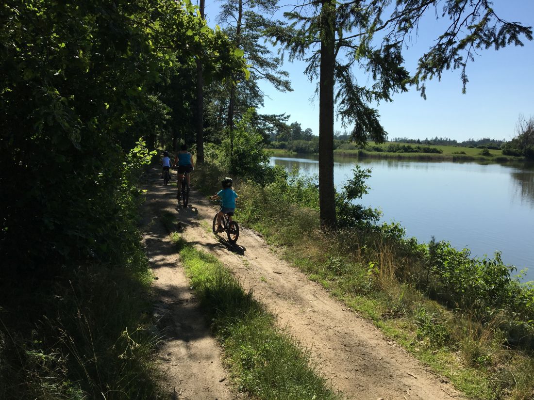 A jedem kolem Pozďatínských rybníků