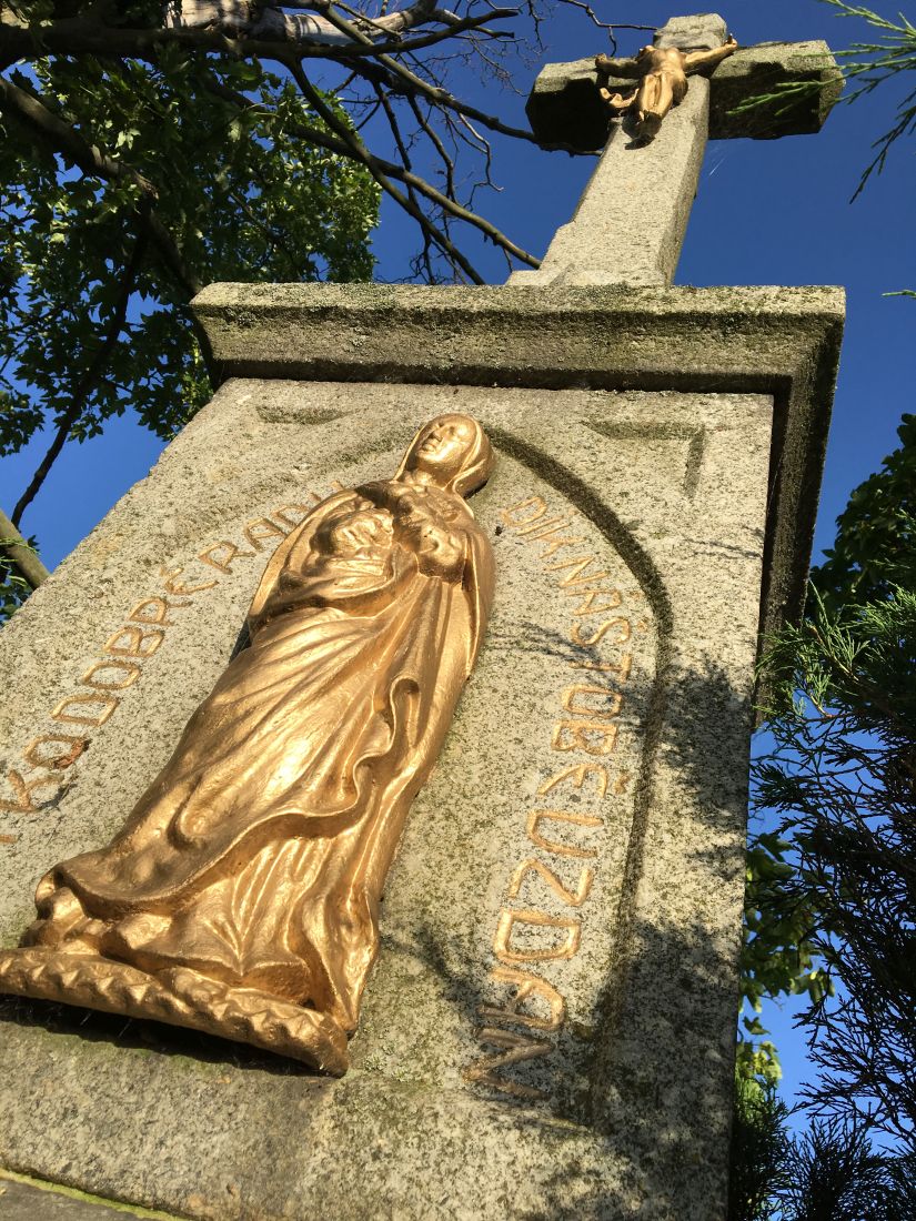 Zlatá soška se Matýskovi hodně líbila, nechtěl věřit, že je to zlato jen umělé