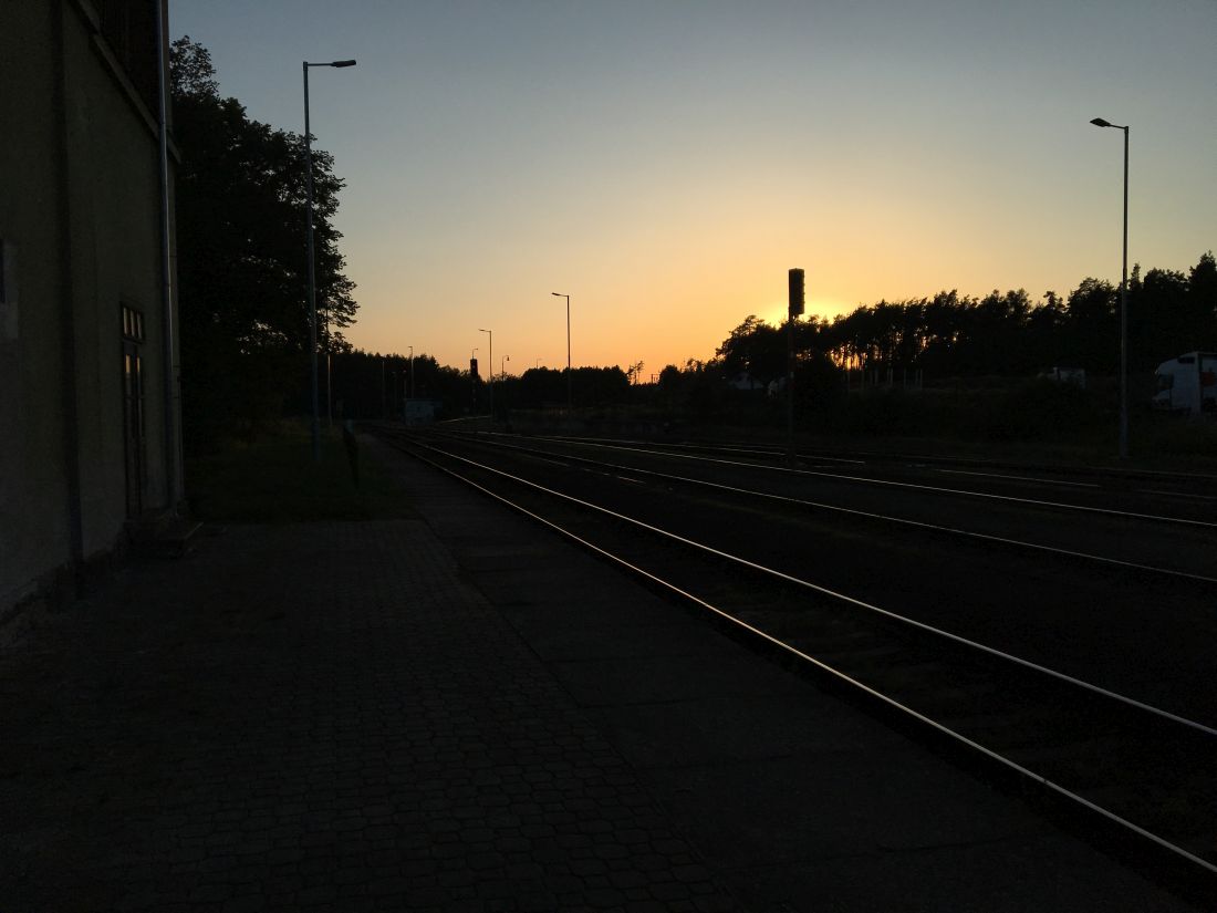Je pozdní večer - nádraží Studenec