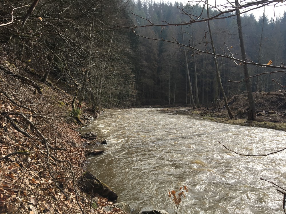 Tudy jsem taky šel, ještě že byla kolem ta divoká krajina