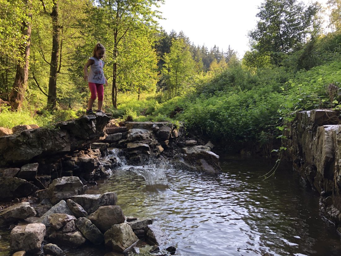 Zázrak, že do té tůňky nespadli