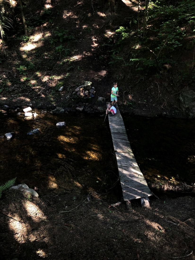 Na to kolikrát tu lávku přeběhli je fakt zázrak, že nikdo nezahučel do vody