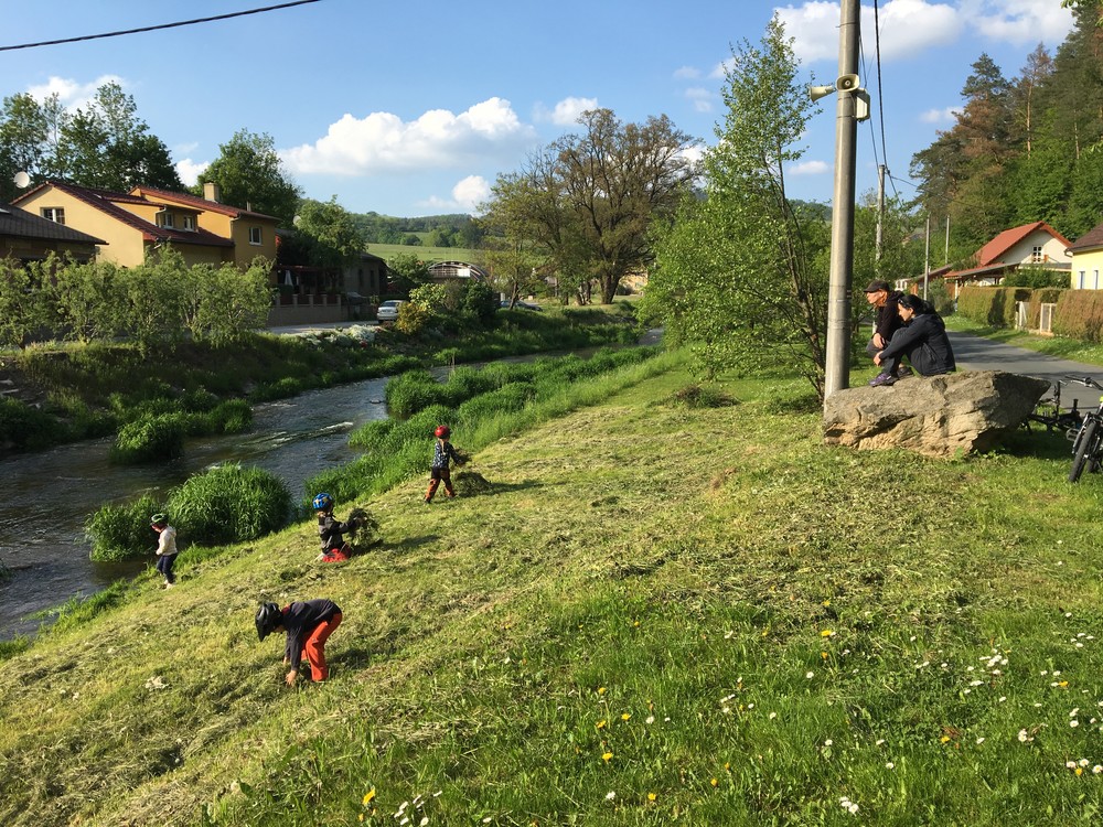 Malí makaj, matky plkaj