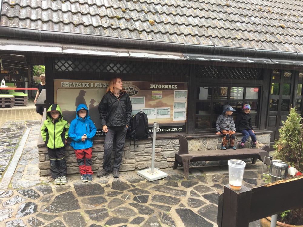 Oběd u Jelena a déšť