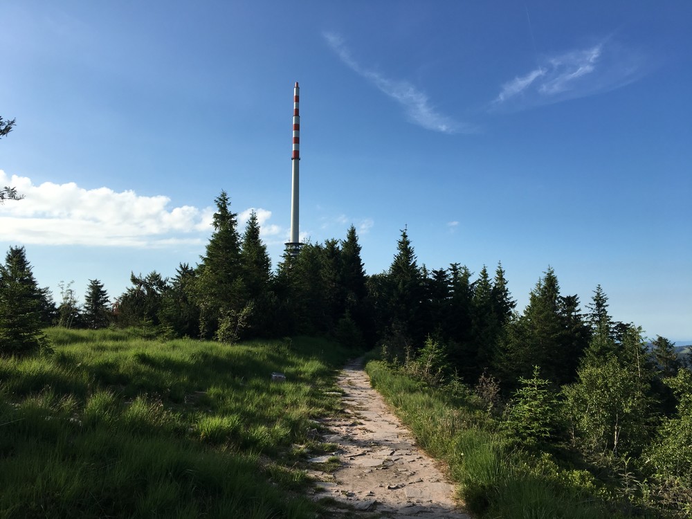 Kolem vysílače dolů