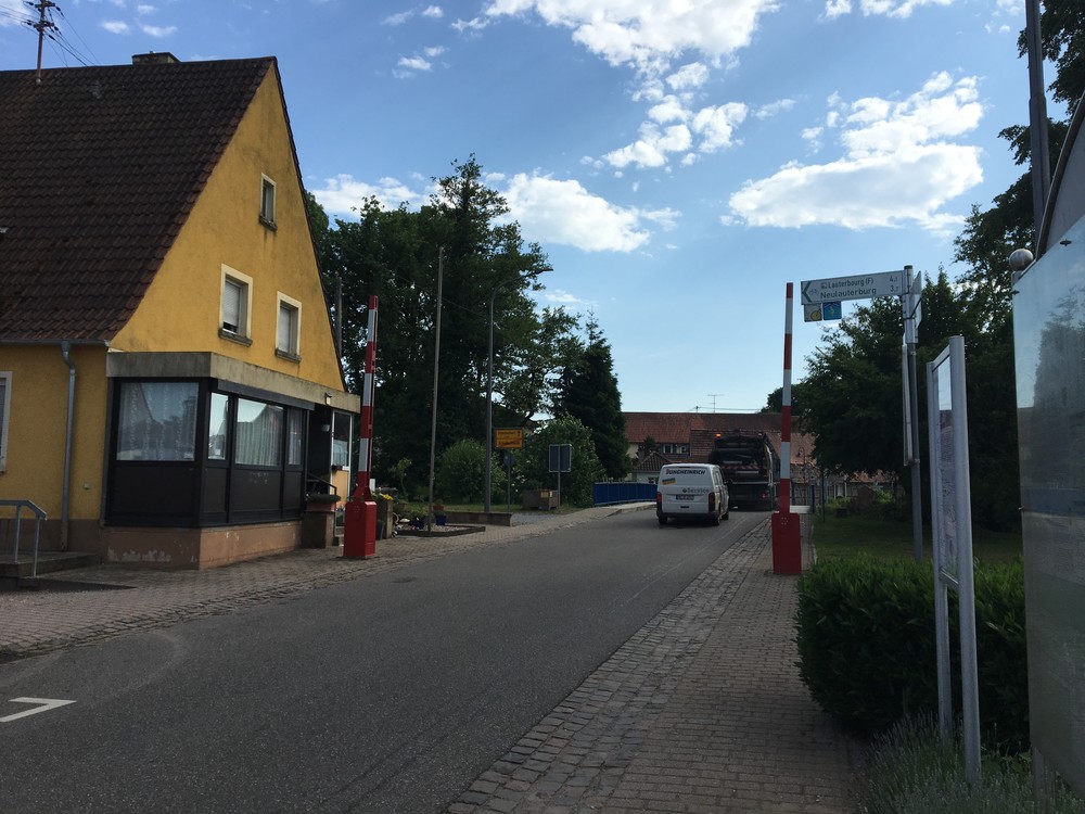 Zpět do Německa, hraniční závory