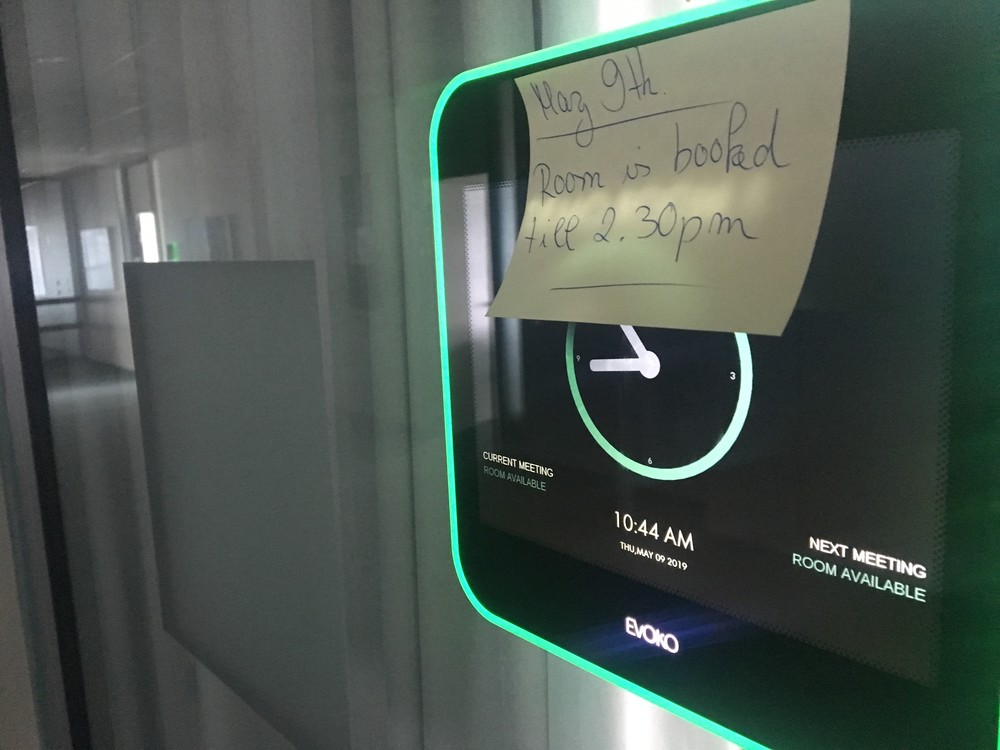 Když moderní technika na bookování meeting roomů selže