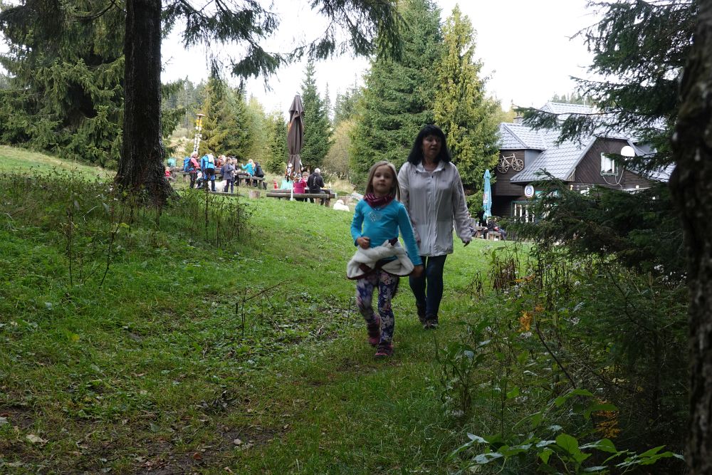 S mamkou na Ostrém u turistické chaty