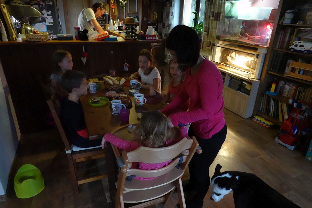 Nedělní snídaně v plné sestavě