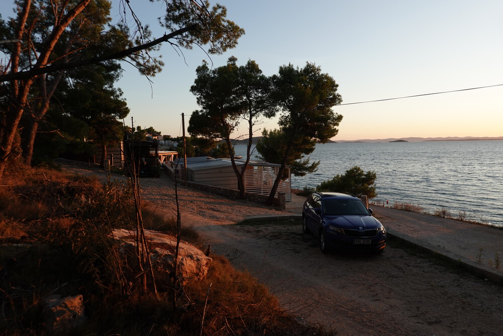 Vlevo nahoře je náš hrad