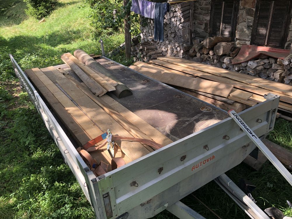 Vozit dřevo do hor, navíc přes celou republiku, jsou to blázni