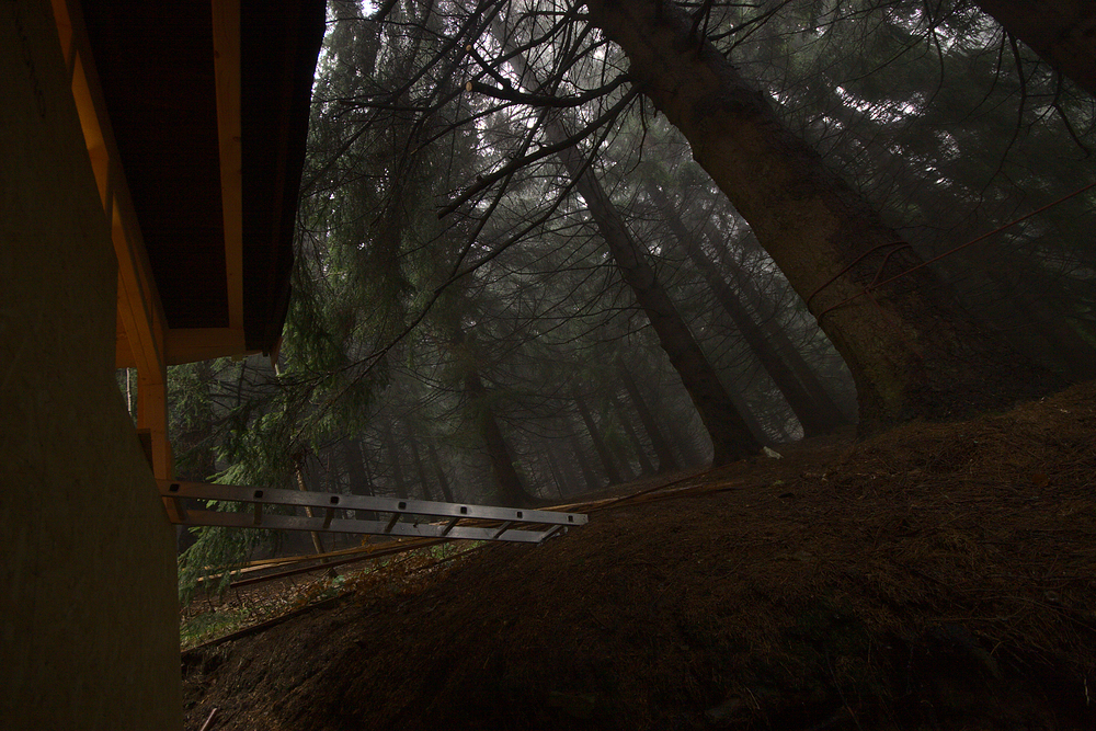 Za chatkou je tajemno