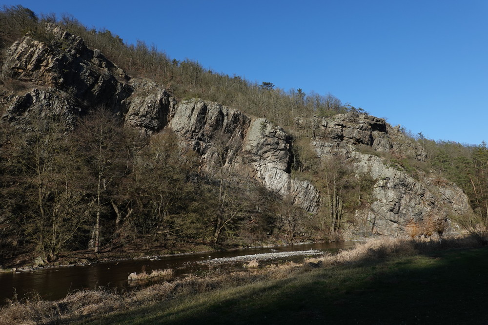 Skály kam se člověk podívá