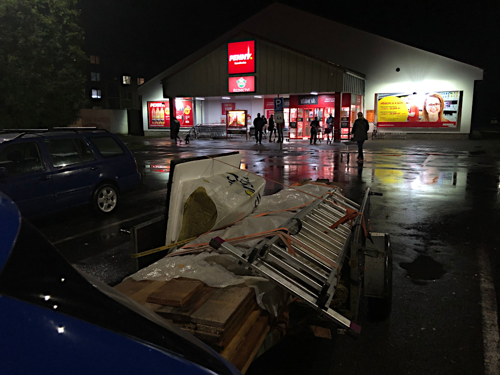 Vezeme dřevo z Jižní Moravy a v Hanušovicích nakupujeme dobroty