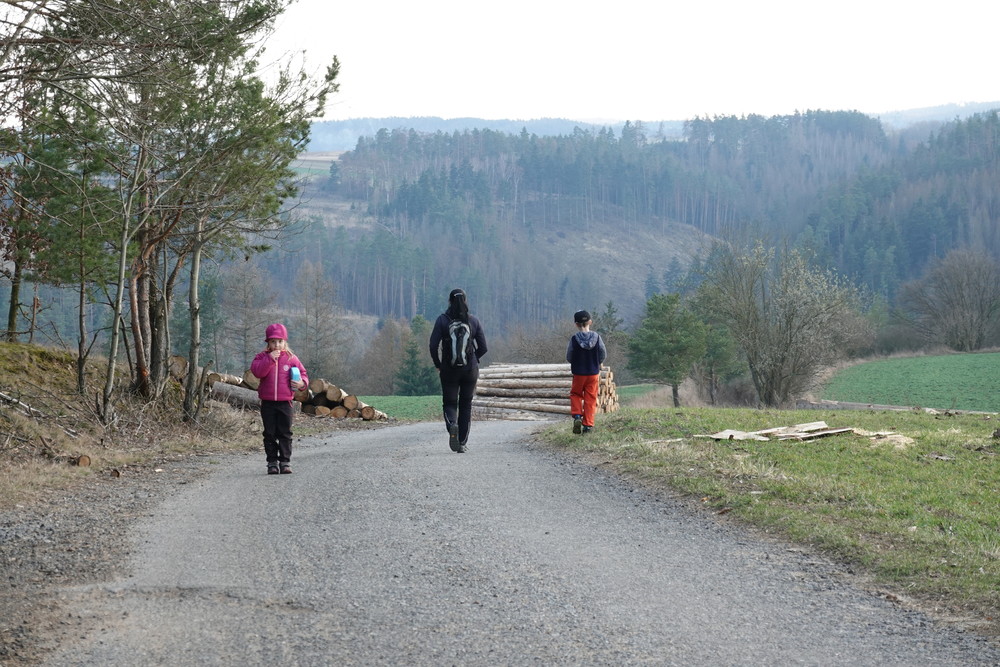Dlouhý kopec dolů k Šafránkovu mlýnu