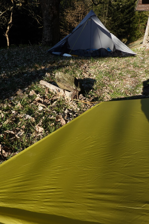 Takhle Laďa kotvil svůj tarp