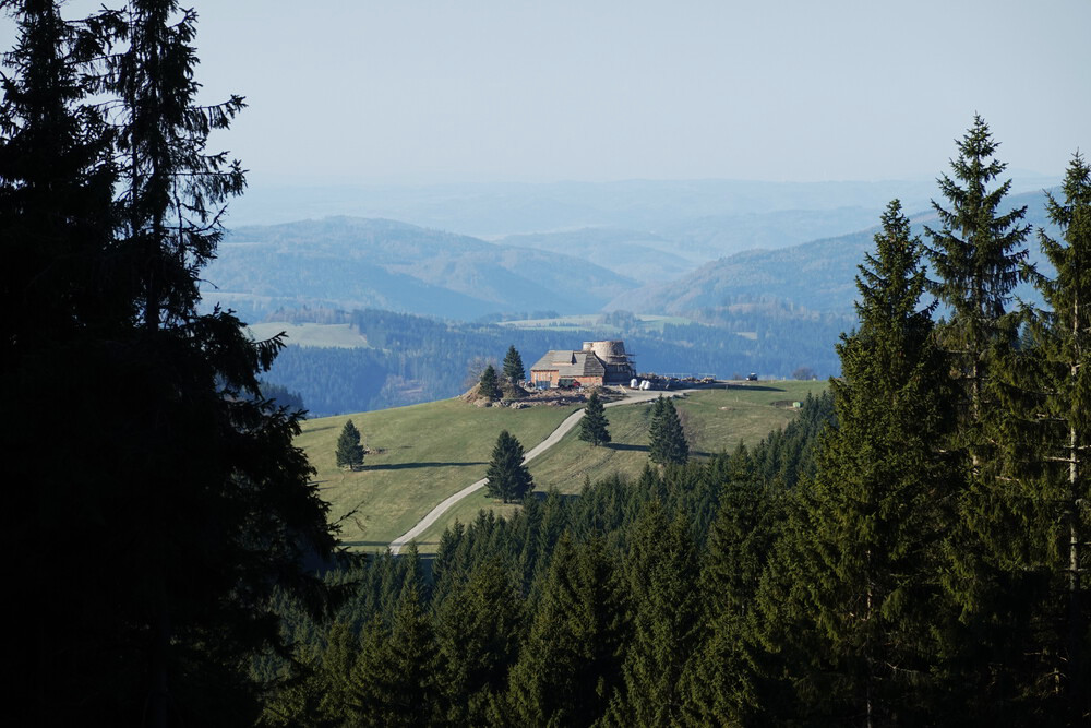 Na Větrově se staví replika rozhledny ze Sněžníku