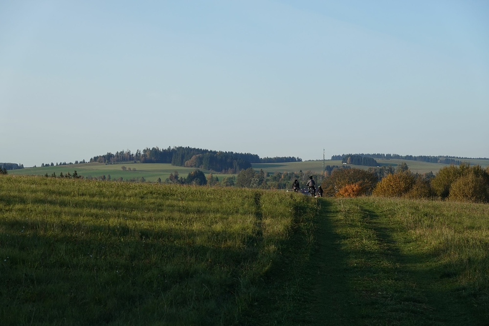 Výlet končí dlouhým sjezdem po louce