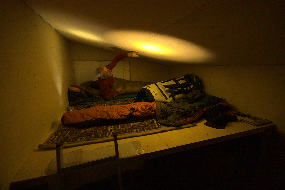 První noc na povale