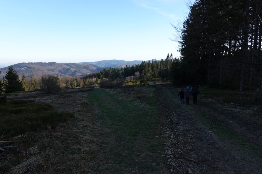 Vzadu hraniční hřeben