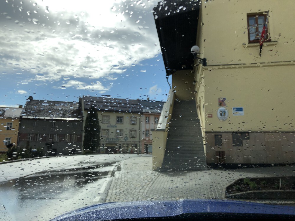 Příjezd do Starého města a první déšť