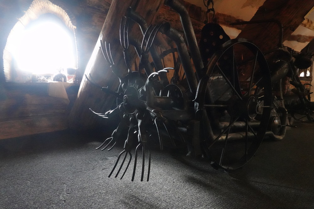 Pekelný stroj vpravo