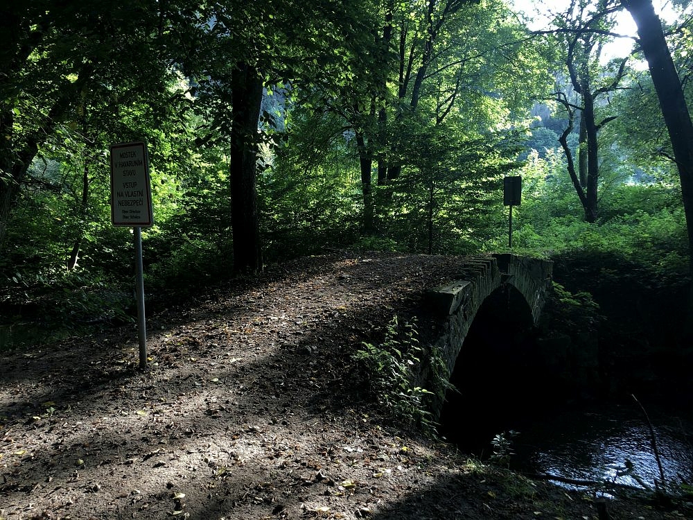 Cestou pro obytňák si dávám na kole kousek údolí Bobravy