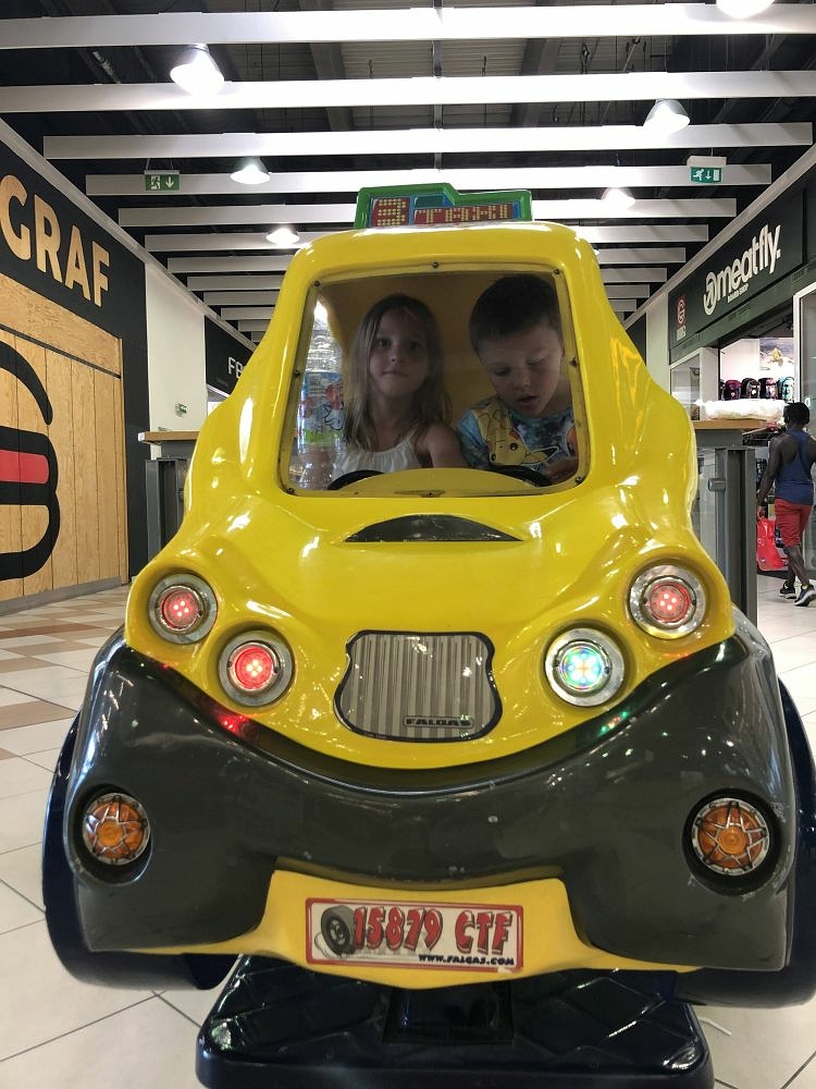 Výlet zakončujeme opět v Tescu (oběd)