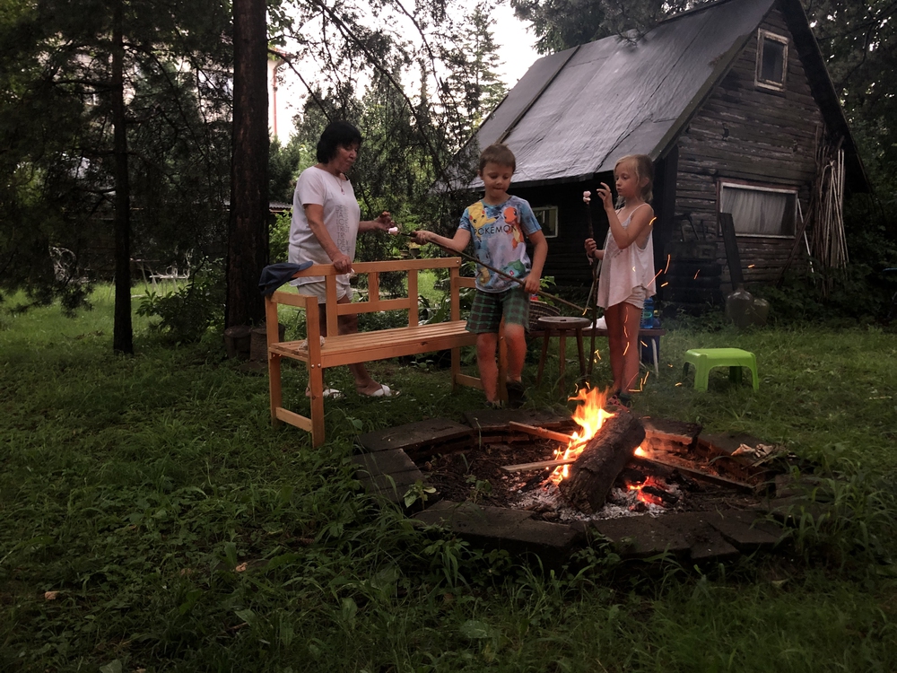 Opékáme párky a maršmelouny