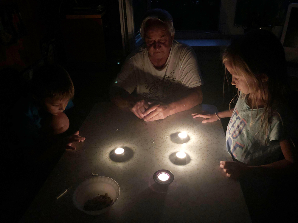 Černá hodinka, jsme bez elektřiny