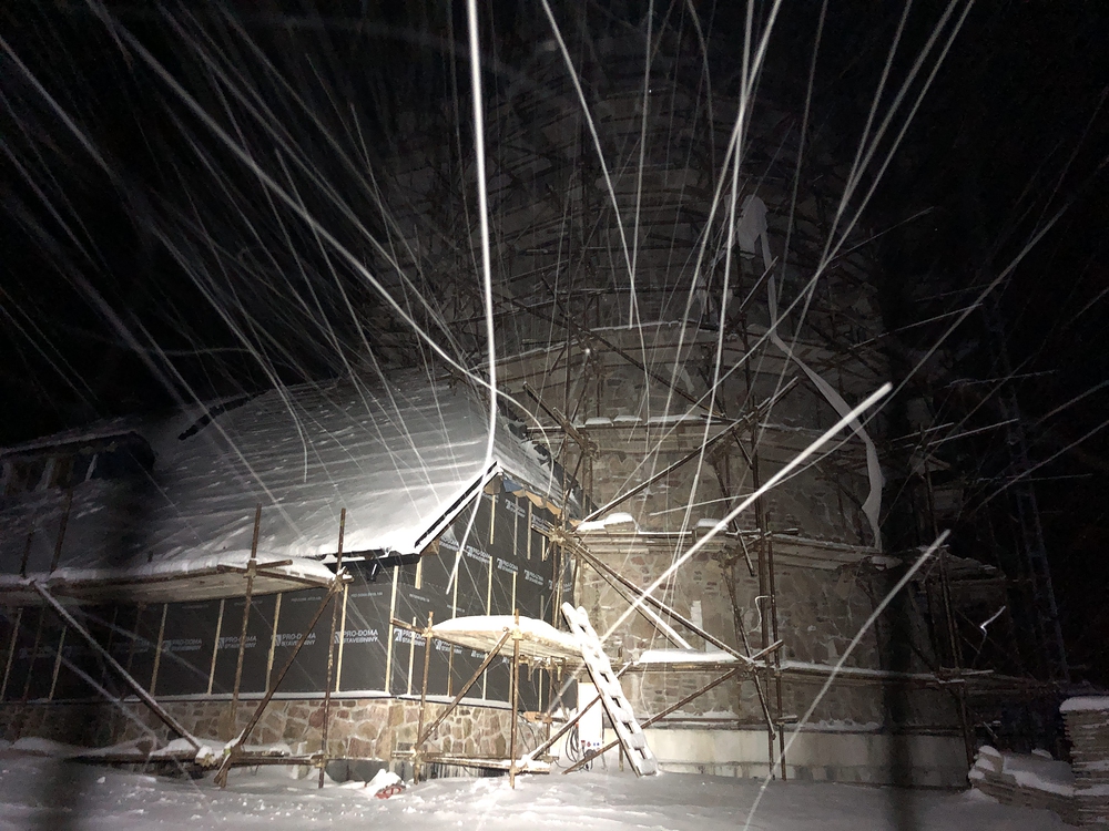 Na větrově fučí a sněží