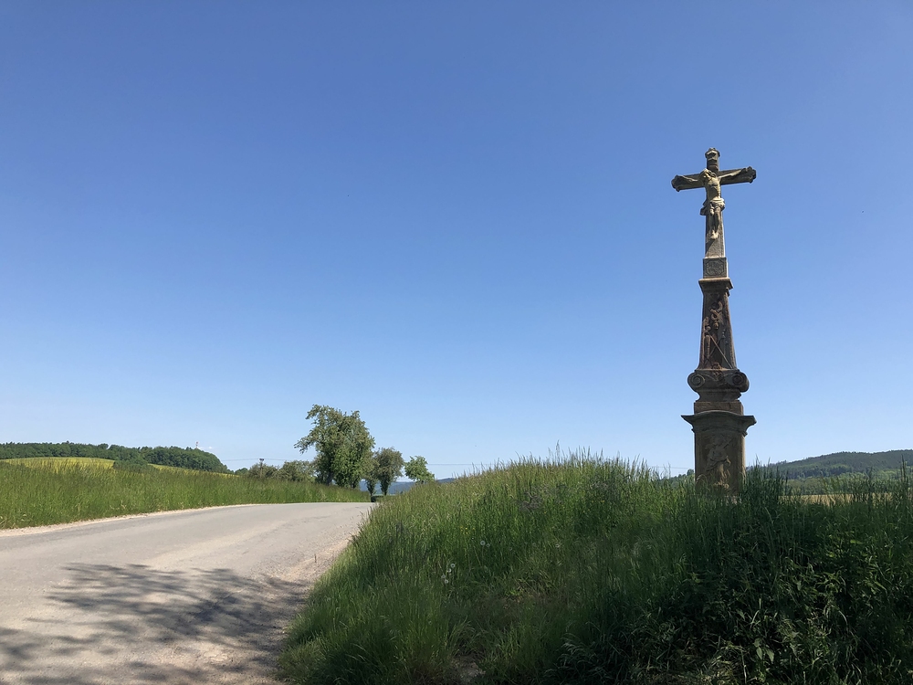 První zastavení bylo po 40km u tohoto křížku.