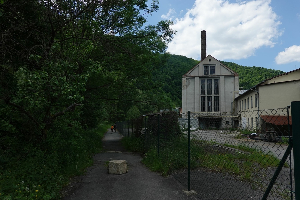 Podlél staré fabriky v Prudké